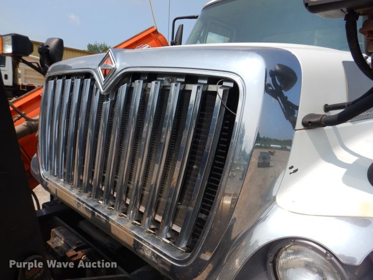 image for item IQ9747 2010 International 7400  dump truck