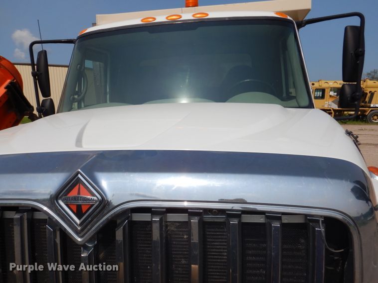 image for item IQ9747 2010 International 7400  dump truck