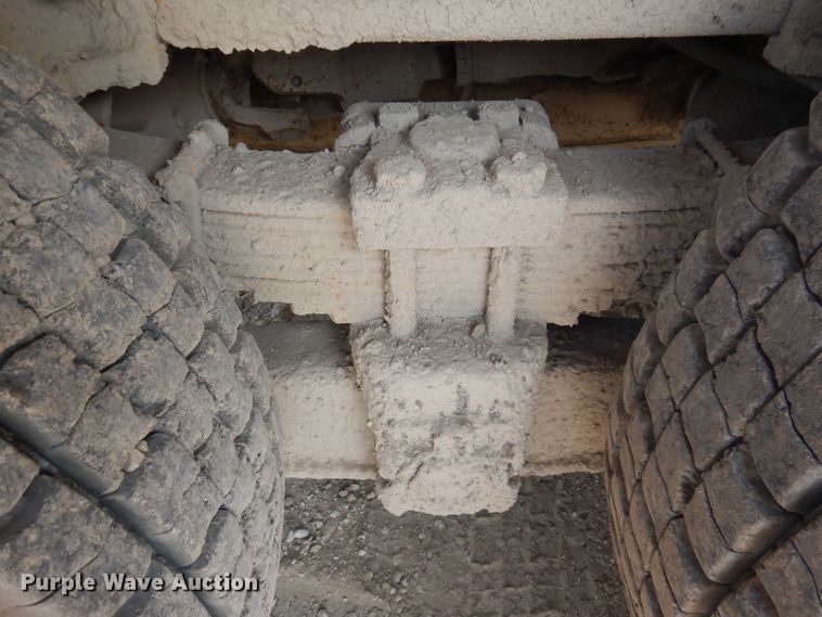 image for item IQ9747 2010 International 7400  dump truck