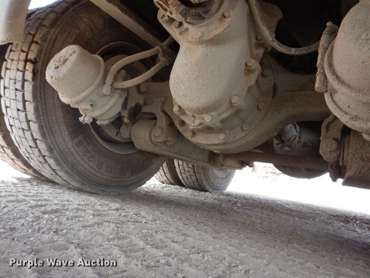 image for item IQ9747 2010 International 7400  dump truck