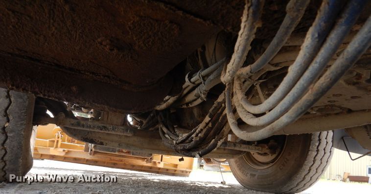 image for item IQ9747 2010 International 7400  dump truck