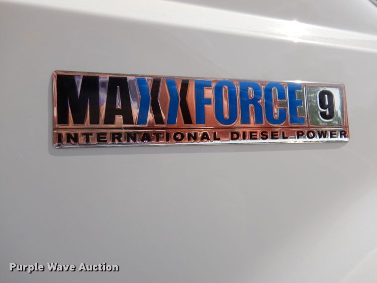 image for item IQ9747 2010 International 7400  dump truck