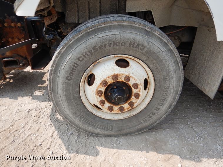 image for item IQ9747 2010 International 7400  dump truck