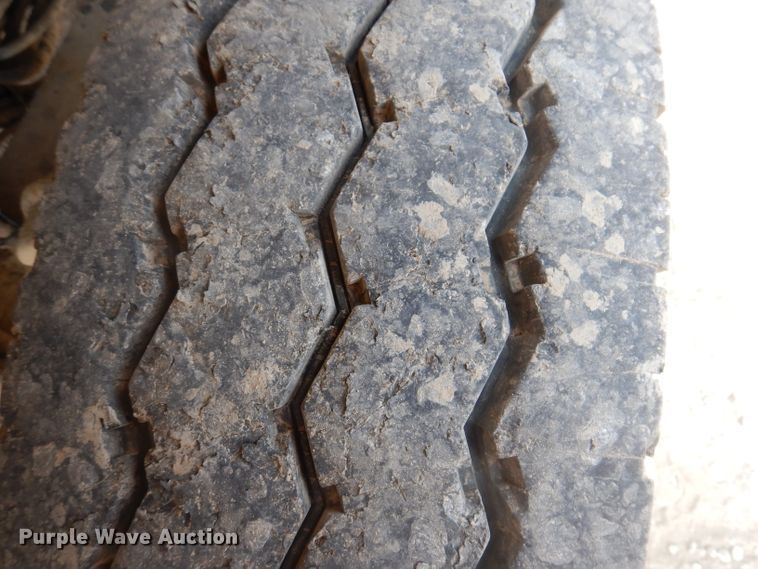 image for item IQ9747 2010 International 7400  dump truck