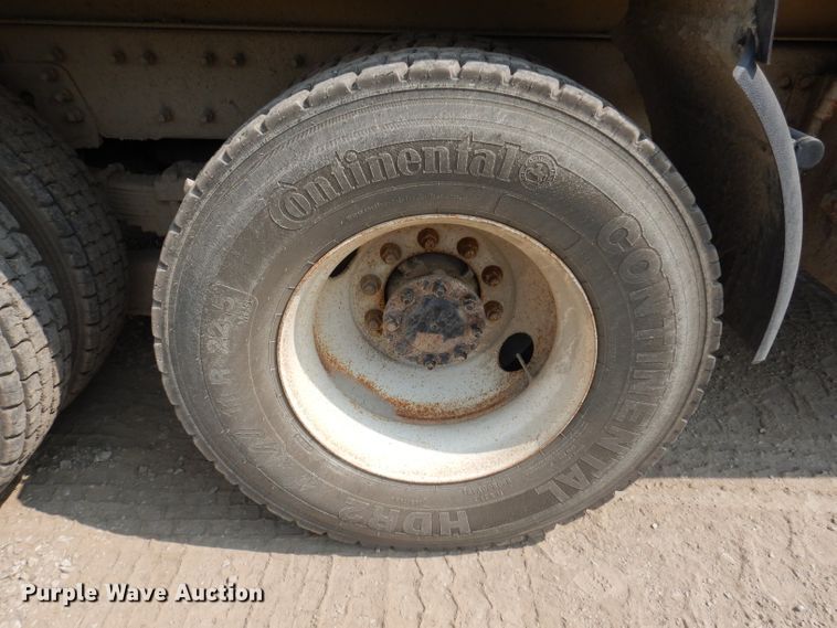 image for item IQ9747 2010 International 7400  dump truck