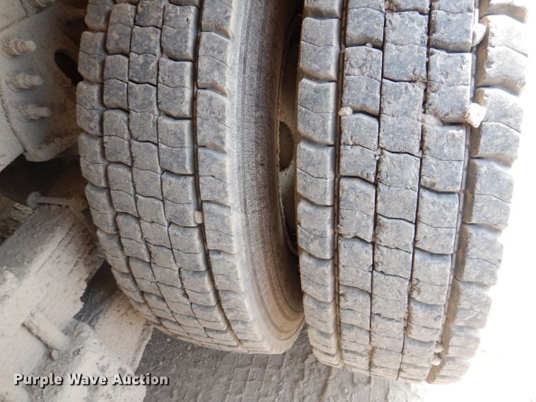 image for item IQ9747 2010 International 7400  dump truck