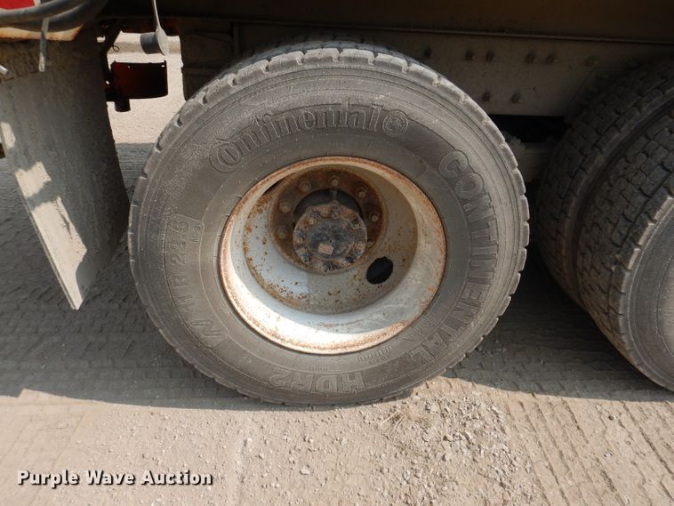 image for item IQ9747 2010 International 7400  dump truck