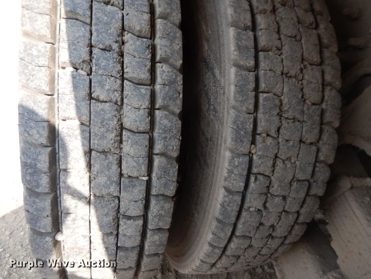 image for item IQ9747 2010 International 7400  dump truck