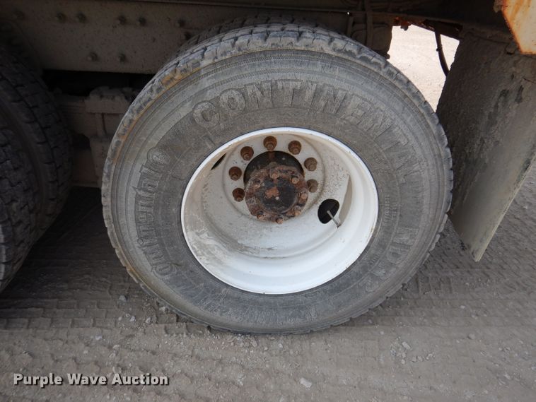 image for item IQ9747 2010 International 7400  dump truck