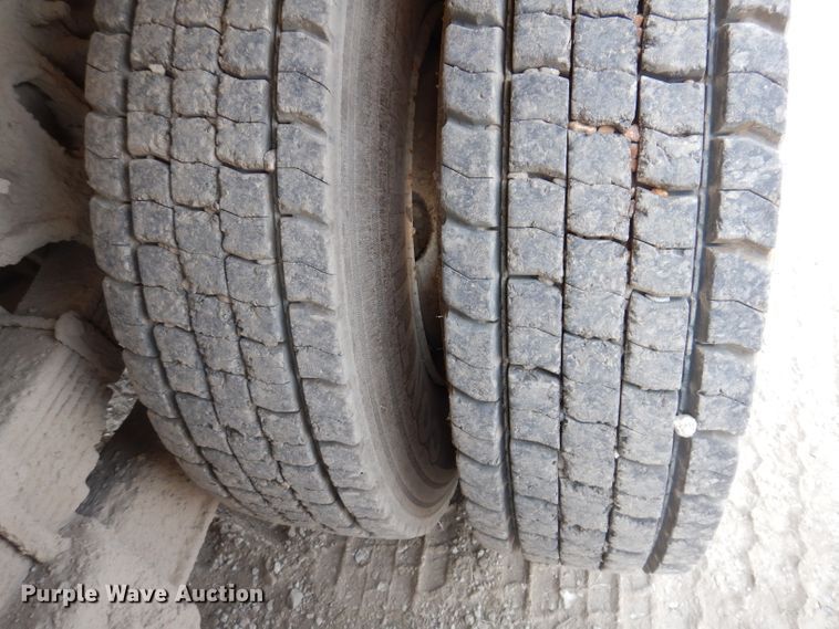 image for item IQ9747 2010 International 7400  dump truck