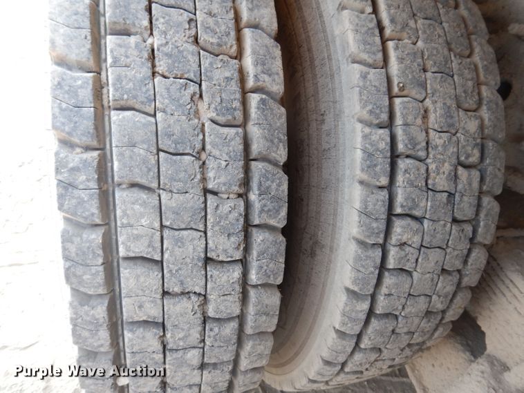 image for item IQ9747 2010 International 7400  dump truck