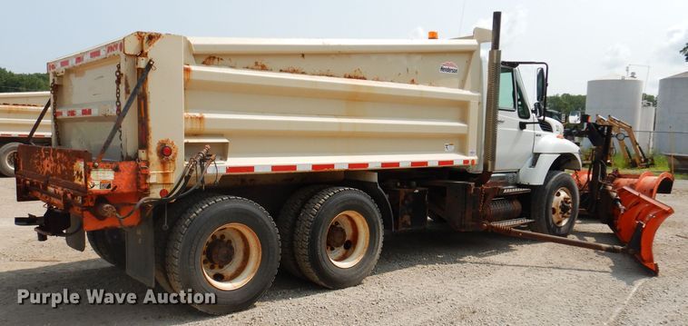 image for item IQ9748 2010 International WorkStar 7400  dump flatbed truck