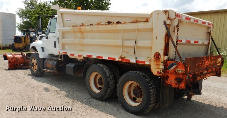 image for item IQ9748 2010 International WorkStar 7400  dump flatbed truck