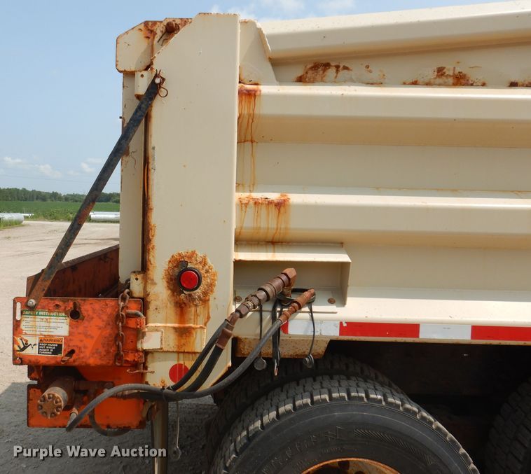 image for item IQ9748 2010 International WorkStar 7400  dump flatbed truck