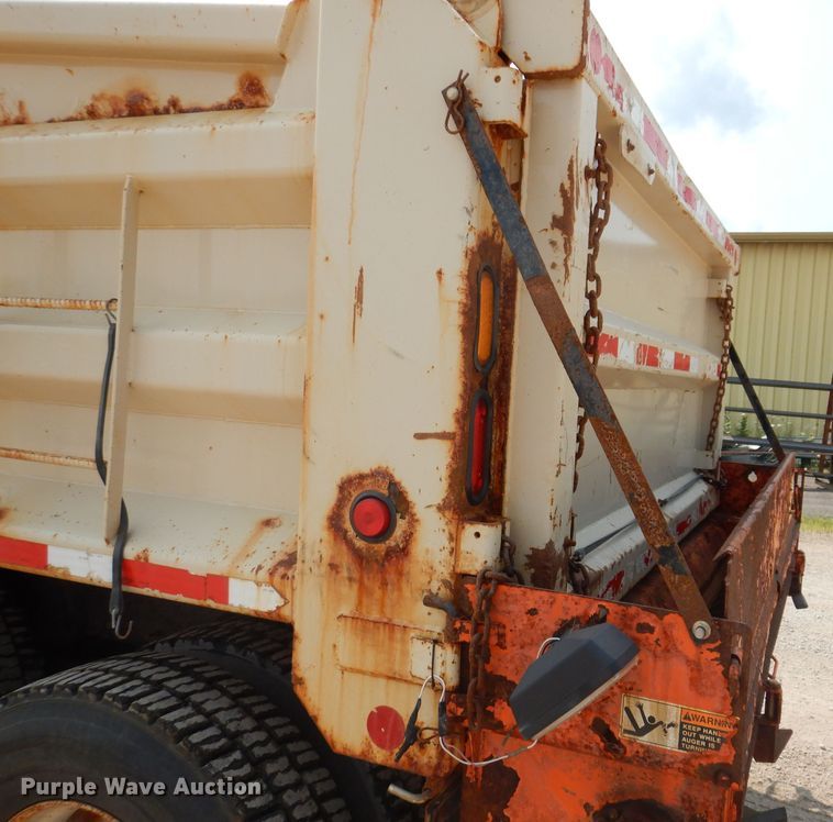 image for item IQ9748 2010 International WorkStar 7400  dump flatbed truck