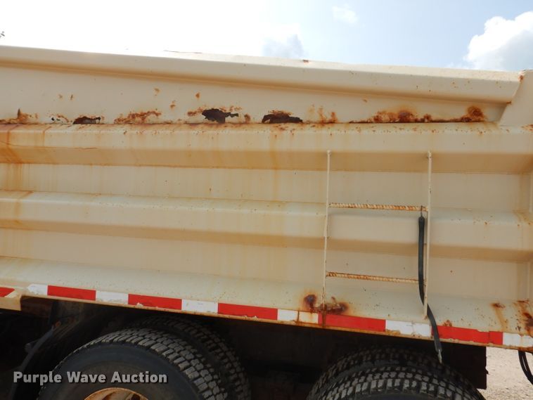 image for item IQ9748 2010 International WorkStar 7400  dump flatbed truck