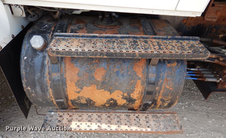 image for item IQ9748 2010 International WorkStar 7400  dump flatbed truck