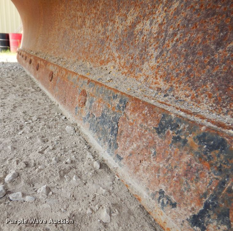 image for item IQ9748 2010 International WorkStar 7400  dump flatbed truck