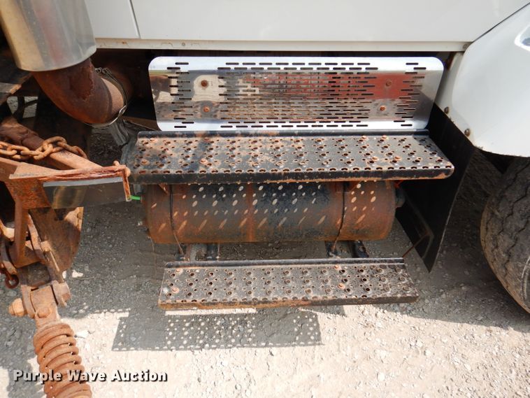 image for item IQ9748 2010 International WorkStar 7400  dump flatbed truck