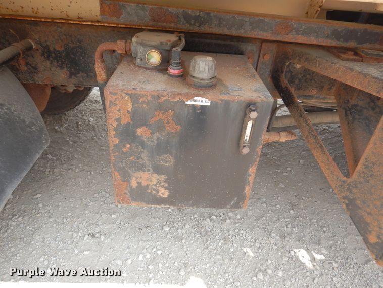 image for item IQ9748 2010 International WorkStar 7400  dump flatbed truck