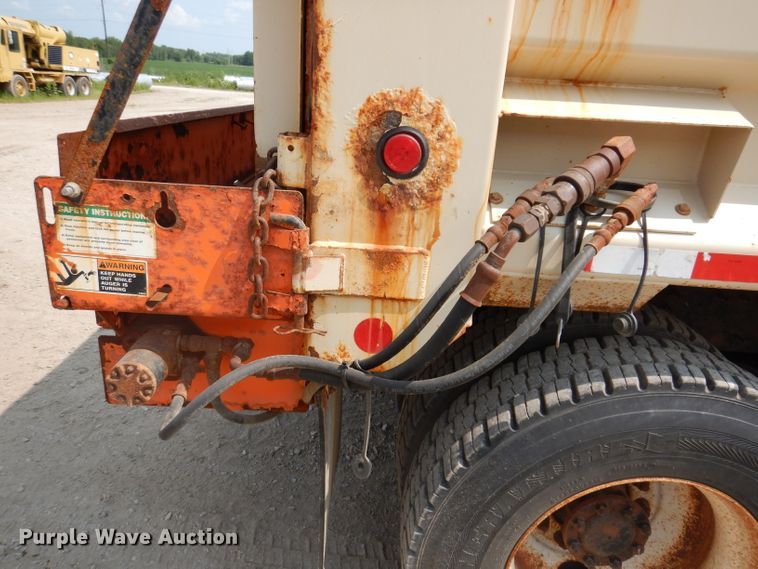 image for item IQ9748 2010 International WorkStar 7400  dump flatbed truck