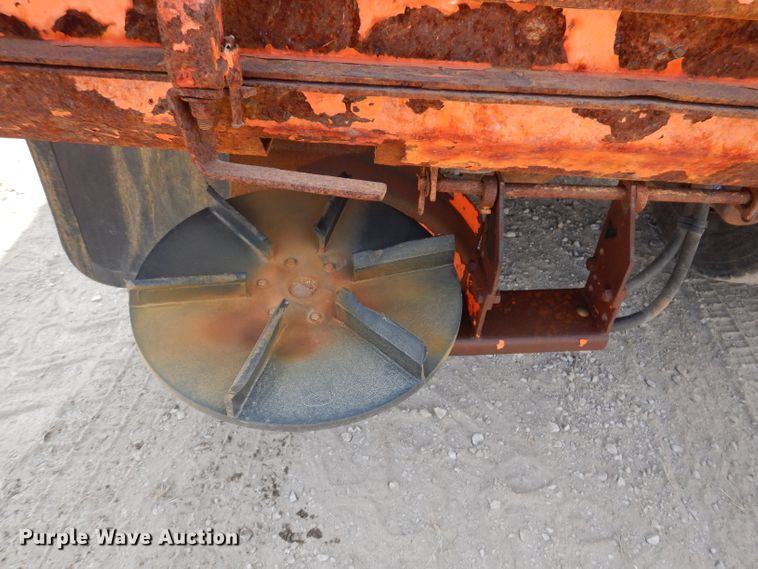 image for item IQ9748 2010 International WorkStar 7400  dump flatbed truck