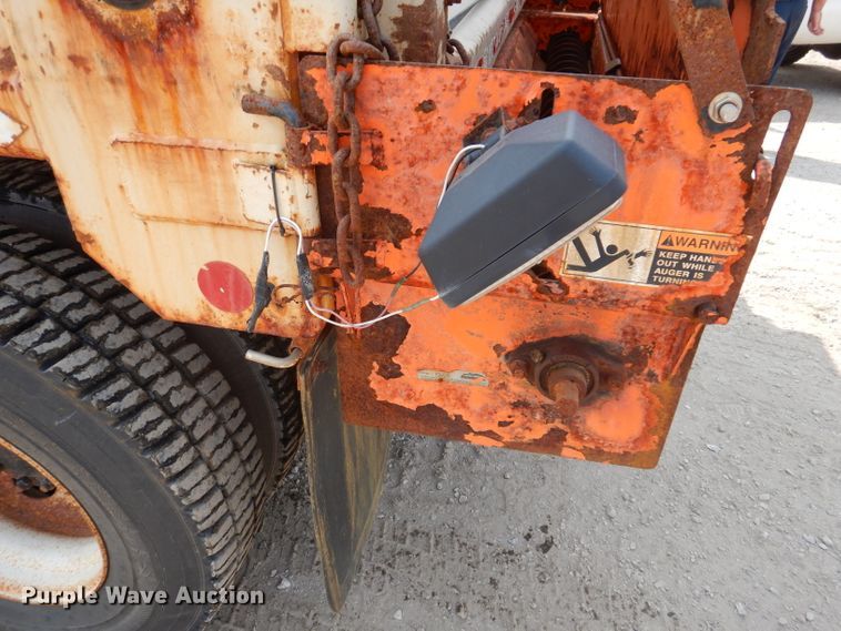 image for item IQ9748 2010 International WorkStar 7400  dump flatbed truck