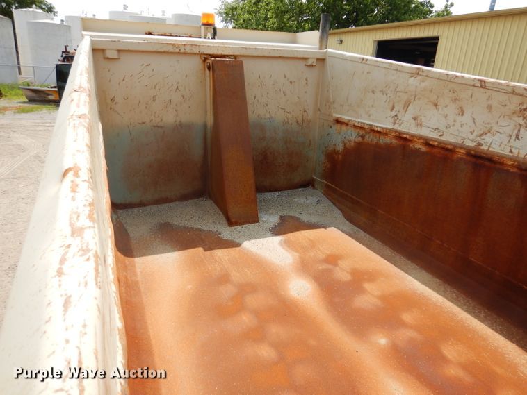 image for item IQ9748 2010 International WorkStar 7400  dump flatbed truck