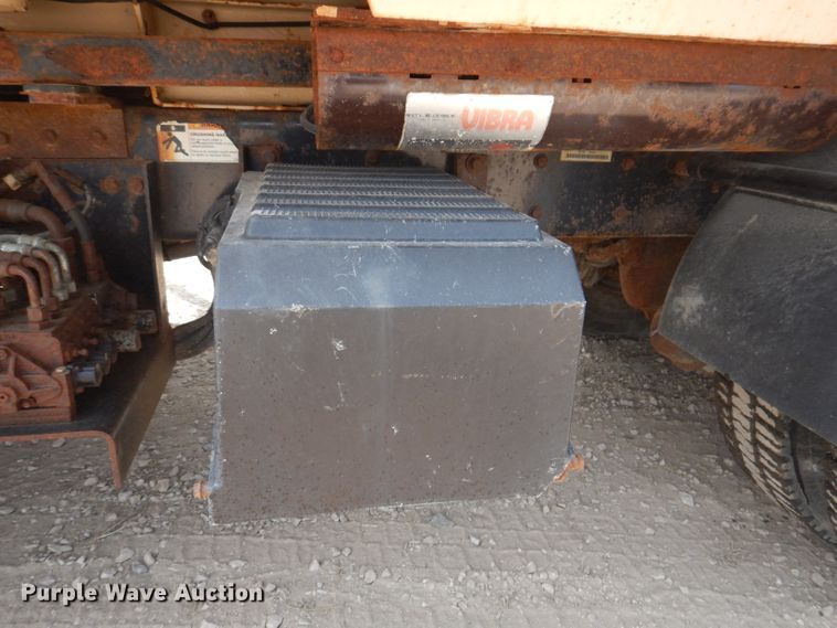 image for item IQ9748 2010 International WorkStar 7400  dump flatbed truck