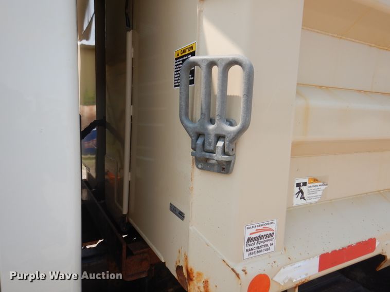 image for item IQ9748 2010 International WorkStar 7400  dump flatbed truck