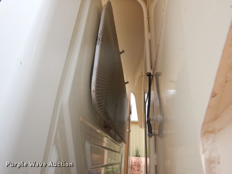 image for item IQ9748 2010 International WorkStar 7400  dump flatbed truck