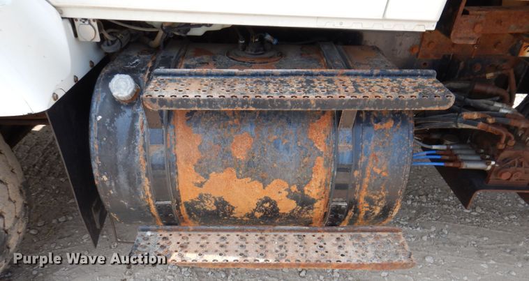 image for item IQ9748 2010 International WorkStar 7400  dump flatbed truck