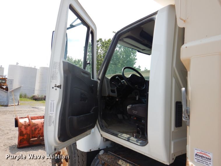 image for item IQ9748 2010 International WorkStar 7400  dump flatbed truck