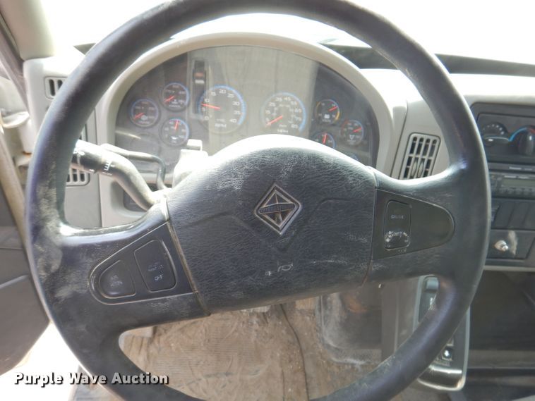 image for item IQ9748 2010 International WorkStar 7400  dump flatbed truck