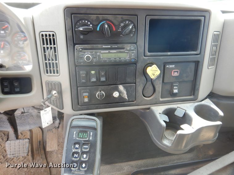 image for item IQ9748 2010 International WorkStar 7400  dump flatbed truck