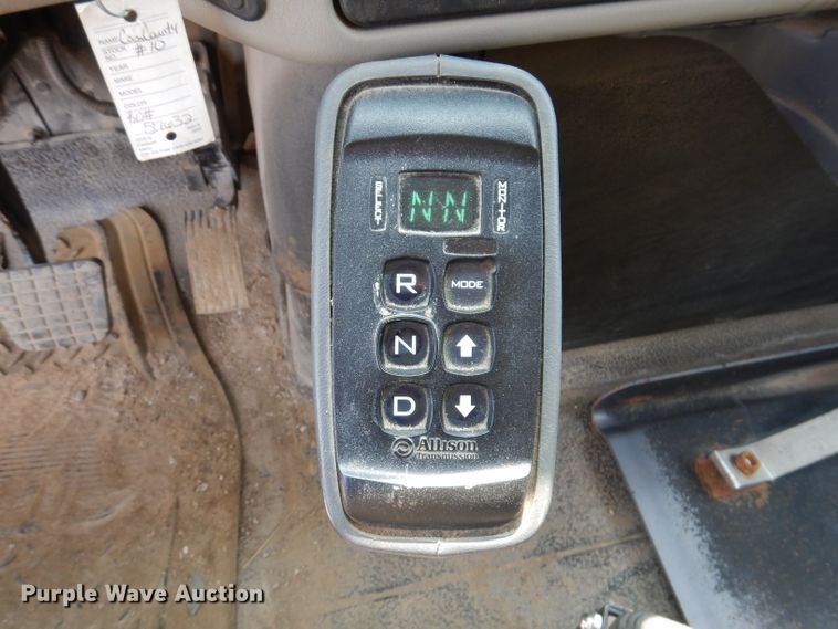 image for item IQ9748 2010 International WorkStar 7400  dump flatbed truck