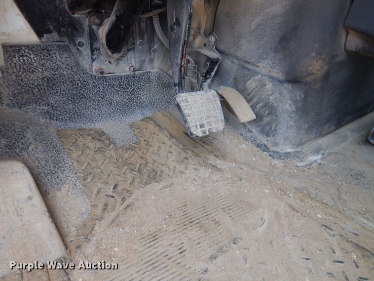 image for item IQ9748 2010 International WorkStar 7400  dump flatbed truck