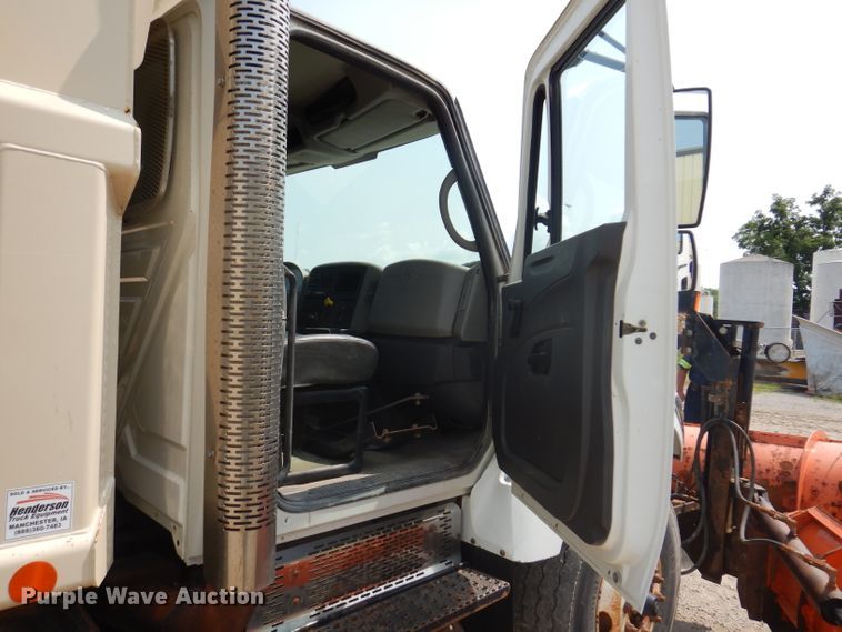 image for item IQ9748 2010 International WorkStar 7400  dump flatbed truck