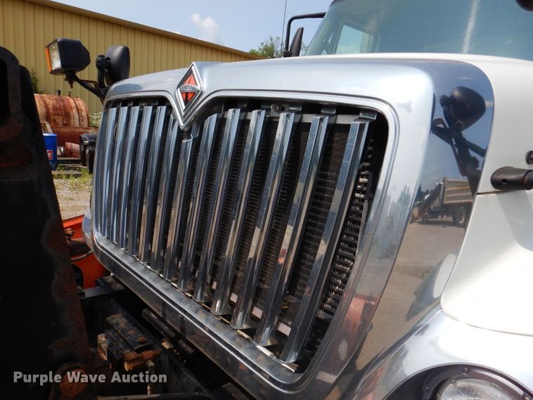 image for item IQ9748 2010 International WorkStar 7400  dump flatbed truck