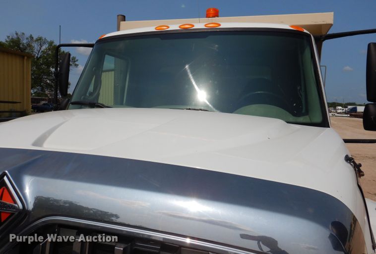 image for item IQ9748 2010 International WorkStar 7400  dump flatbed truck