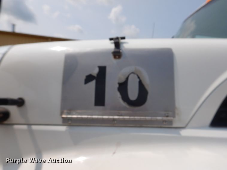 image for item IQ9748 2010 International WorkStar 7400  dump flatbed truck