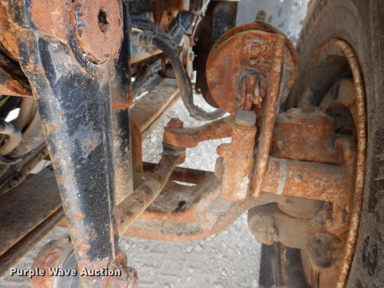 image for item IQ9748 2010 International WorkStar 7400  dump flatbed truck