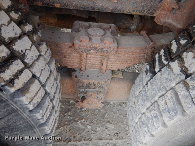 image for item IQ9748 2010 International WorkStar 7400  dump flatbed truck