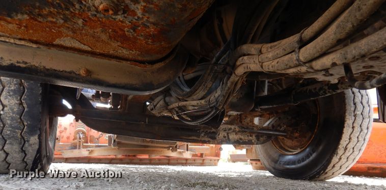 image for item IQ9748 2010 International WorkStar 7400  dump flatbed truck