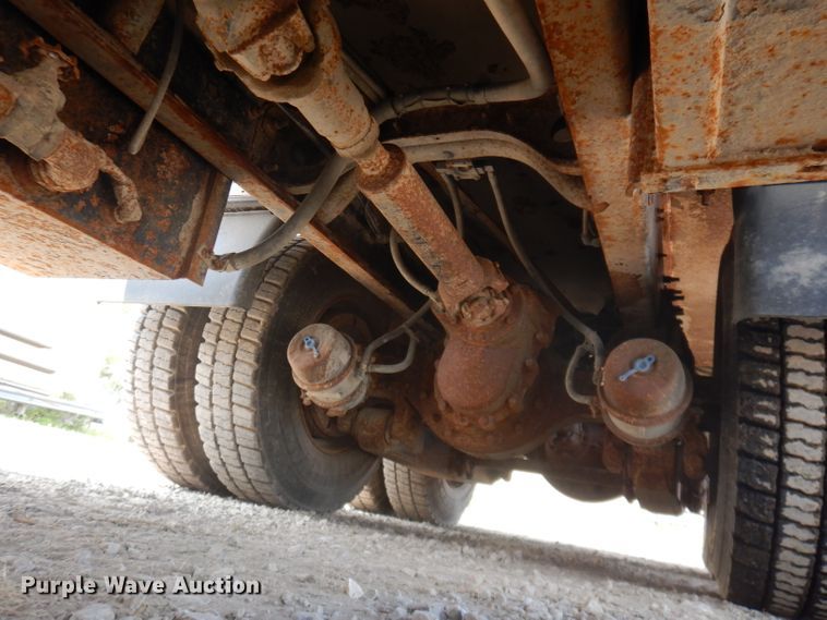 image for item IQ9748 2010 International WorkStar 7400  dump flatbed truck