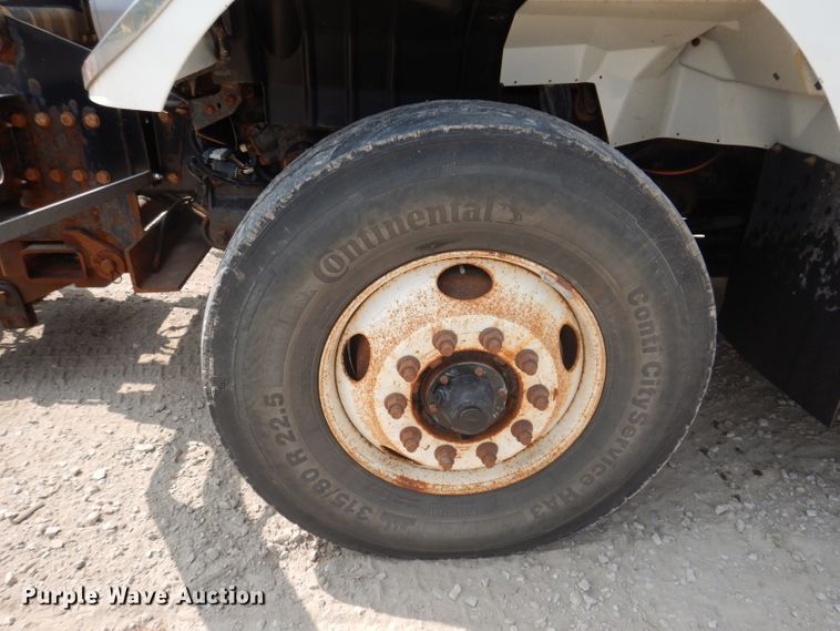 image for item IQ9748 2010 International WorkStar 7400  dump flatbed truck