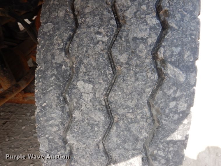 image for item IQ9748 2010 International WorkStar 7400  dump flatbed truck