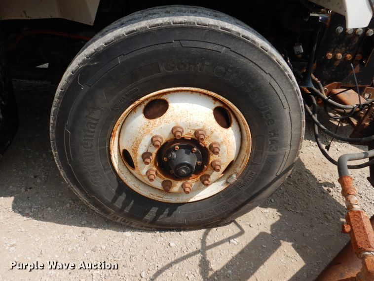 image for item IQ9748 2010 International WorkStar 7400  dump flatbed truck