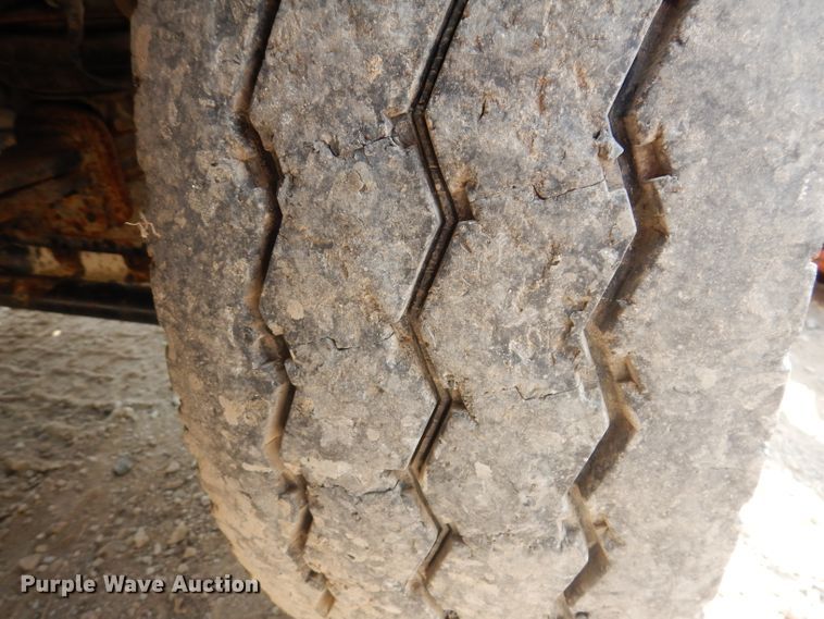 image for item IQ9748 2010 International WorkStar 7400  dump flatbed truck