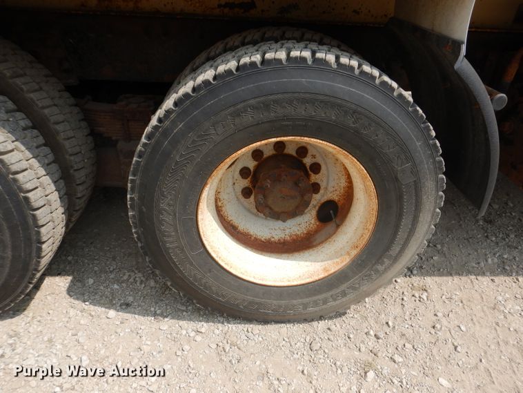 image for item IQ9748 2010 International WorkStar 7400  dump flatbed truck